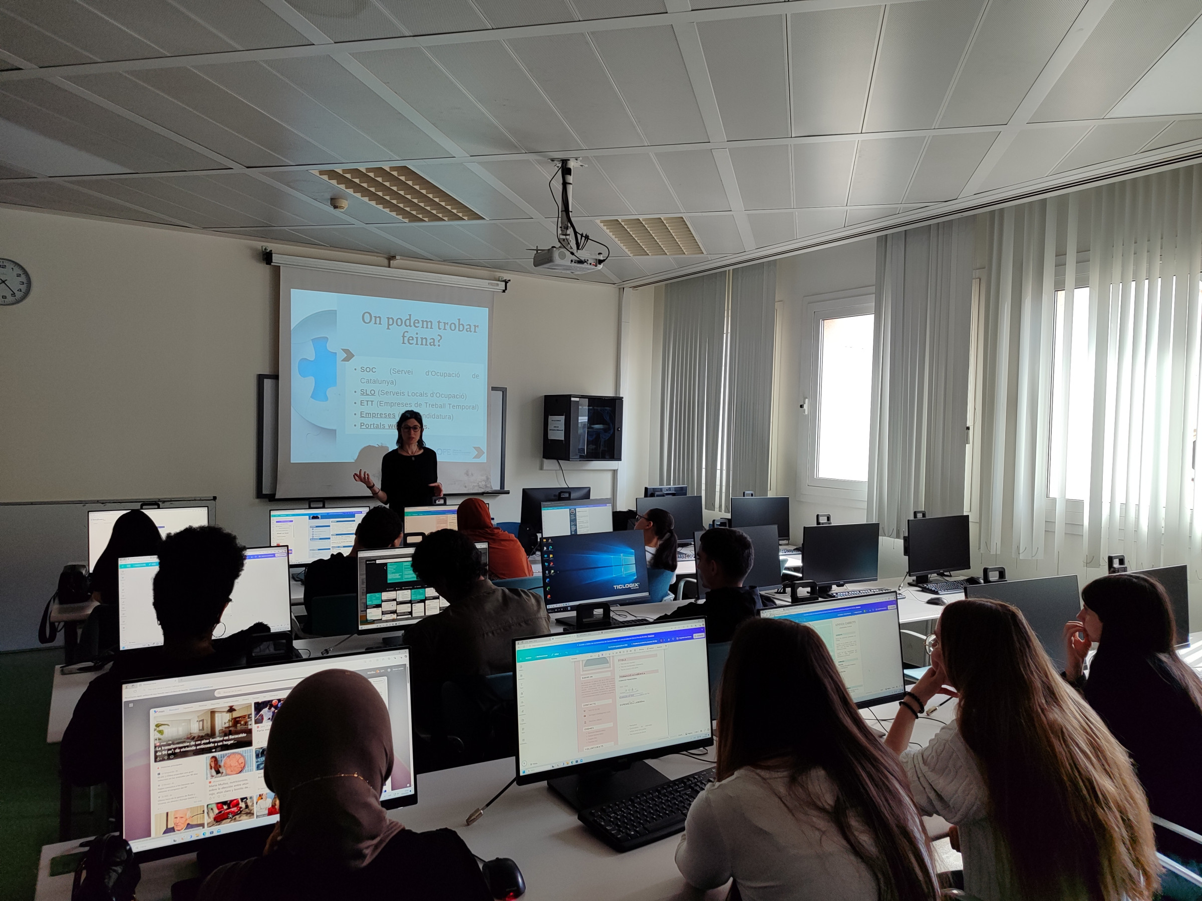 Taller grupal de recerca de feina per temporada d'estiu